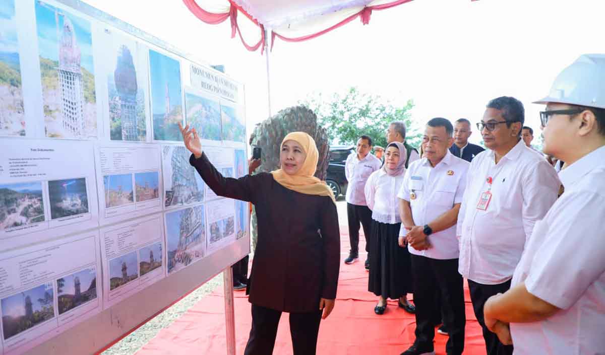 Gubernur Khofifah saat meninjau pembangunan Museum Peradaban Reog Ponorogo.