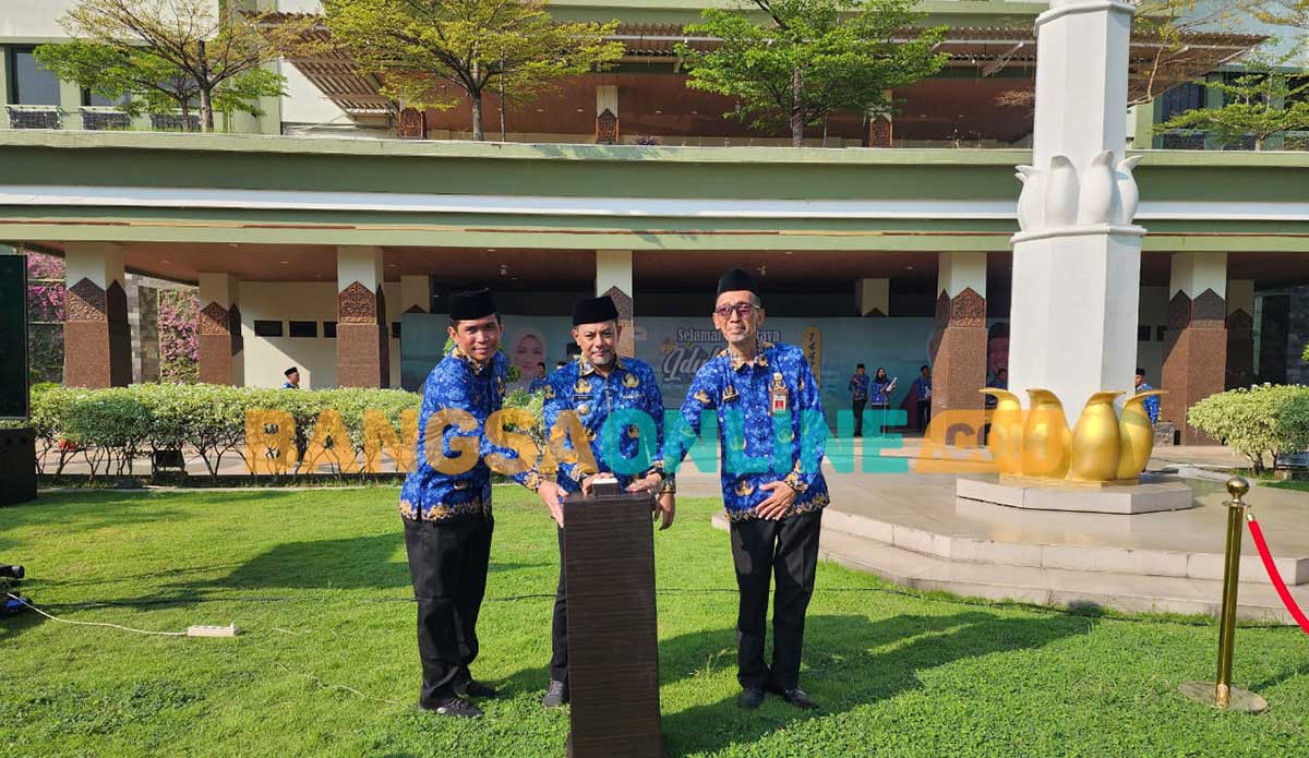 Bupati Probolinggo saat melaunching Hotline Halo Sae. Foto: ANDI SIRAJUDIN/BANGSAONLINE