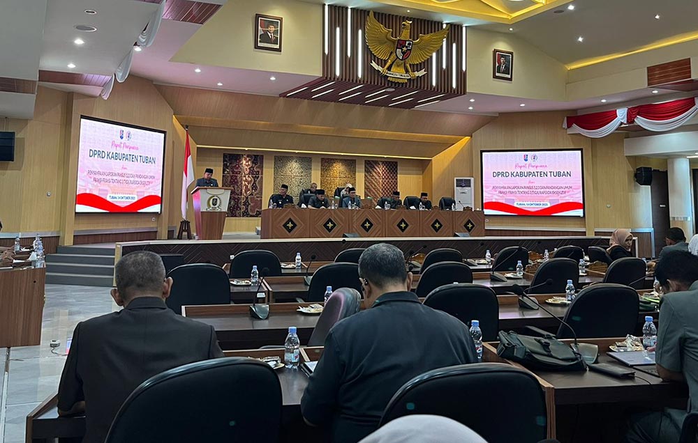 Suasana rapat paripurna dengan agenda pandangan umum fraksi-fraksi terkait Raperda Eksekutif.