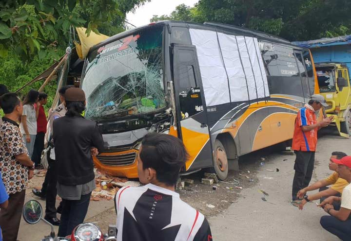 DPRD Gresik Minta Dishub Perketat Uji Kir Dump Truk