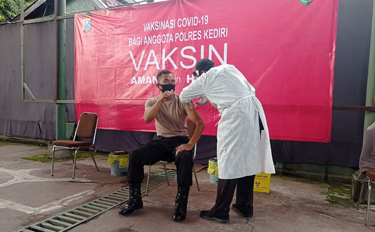 Hari Ini, Anggota Polres Kediri Jalani Vaksinasi Covid-19 Dosis Kedua