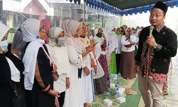 Asluchul Alif saat sampaikan program Qosim-Alif di hadapan pendukung. (foto: ist)