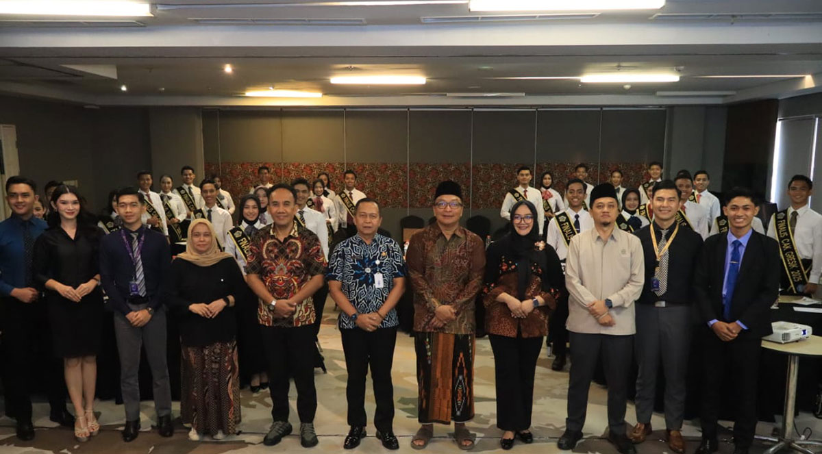 Wakil Bupati Gresik Asluchul Alif bersama para finalis Cak dan Yuk 2025. Foto: Ist