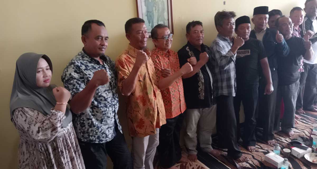 Konferensi pers para pengurus Golkar di Kabupaten Pasuruan.