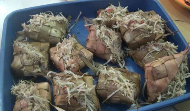 Ini penampakan dari Ketupat Jembut itu. foto: Fariz Fardianto/RAPPLER