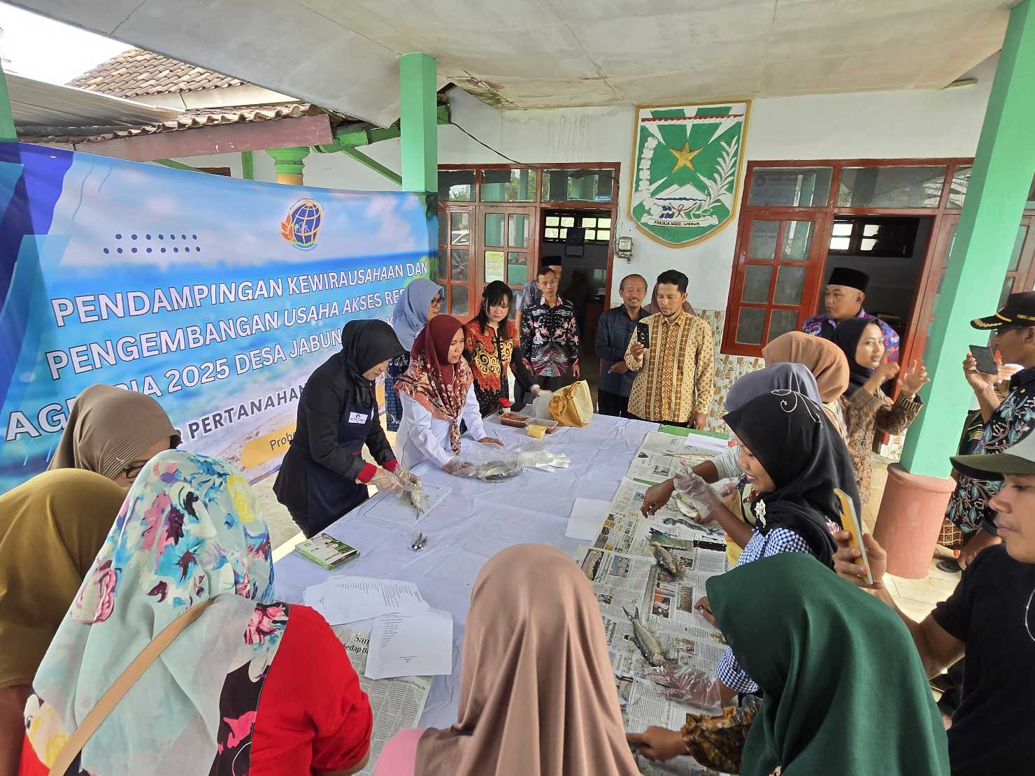 BPN Kabupaten Probolinggo berkolaborasi dengan Dinas Perikanan saat menggelar sosialisasi falitasi pendampingan usaha akses reforma agraria 2025. Foto : Andi Sirajudin/BANGSAONLINE