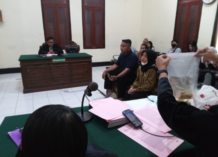 Suasana persidangan kasus pengiriman narkoba yang dikendalikan Napi dari dalam lapas Bogor di PN Surabaya