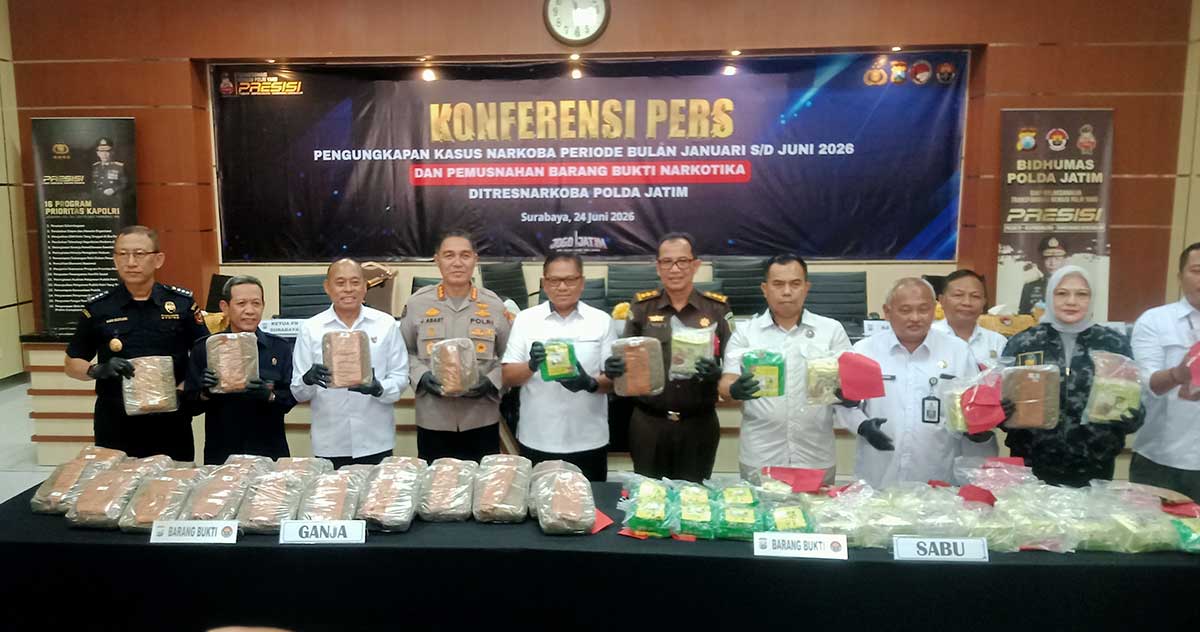 Konferensi pers pengungkapan kasus narkoba di Jawa Timur.