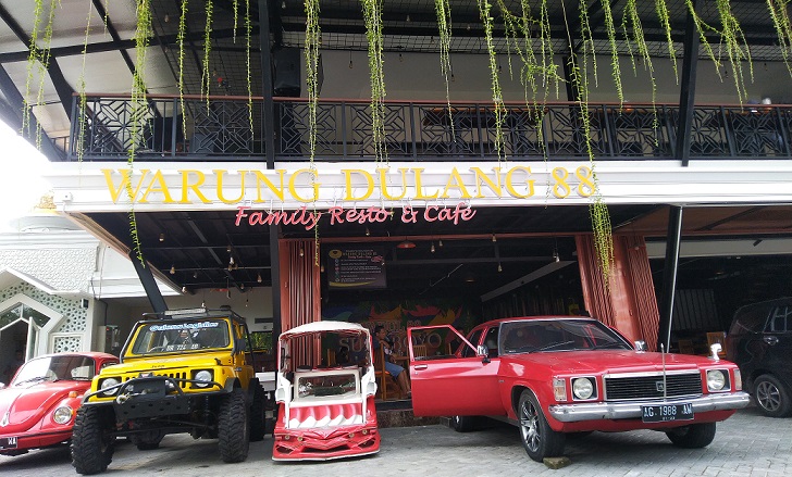 Warung Dulang 88 (Wadul 88) Family Resto & Cafe yang berada di Ketintang Baru XIV/1, Surabaya.