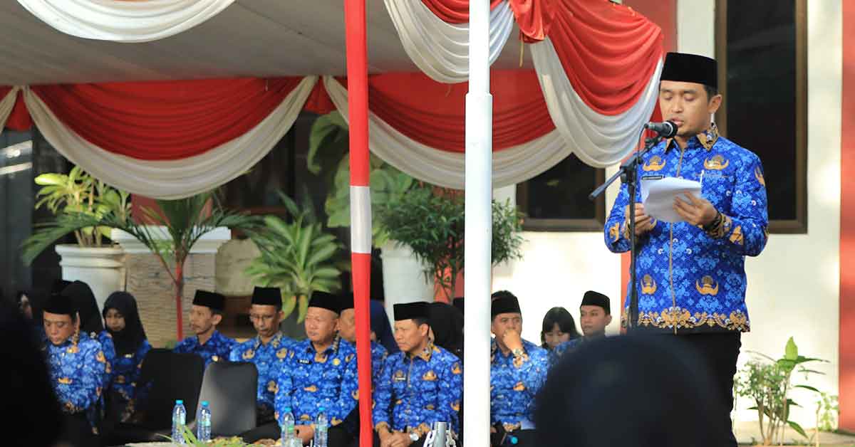 Wali Kota Pasuruan saat memimpin upacara peringatan HUT ke-54 Korpri.
