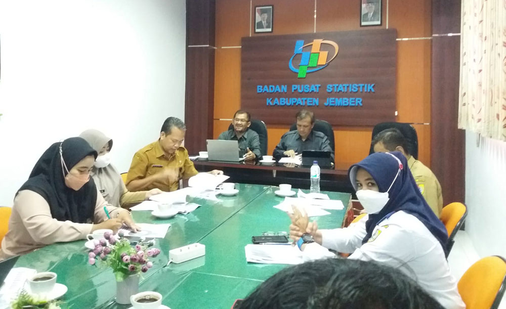 BPS Jember saat merilis indeks harga konsumen (IHK), Senin (3/10). 