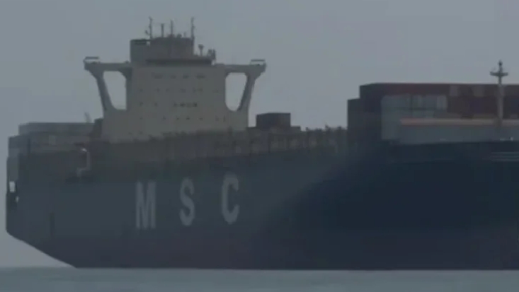 Kapal kontainer MSC Francesca yang tertahan di selat Hormuz