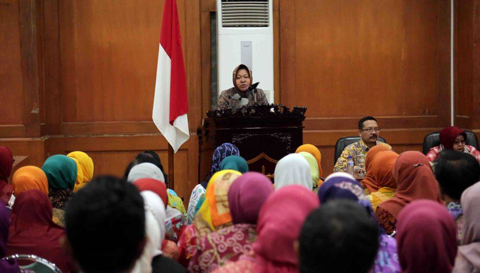 Risma Memberikan Pengarahan. foto: dok pemkot Surabaya