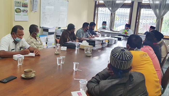 Masyarakat Nelayan Bangkalan saat audiensi dengan Komisi B DPRD Bangkalan.