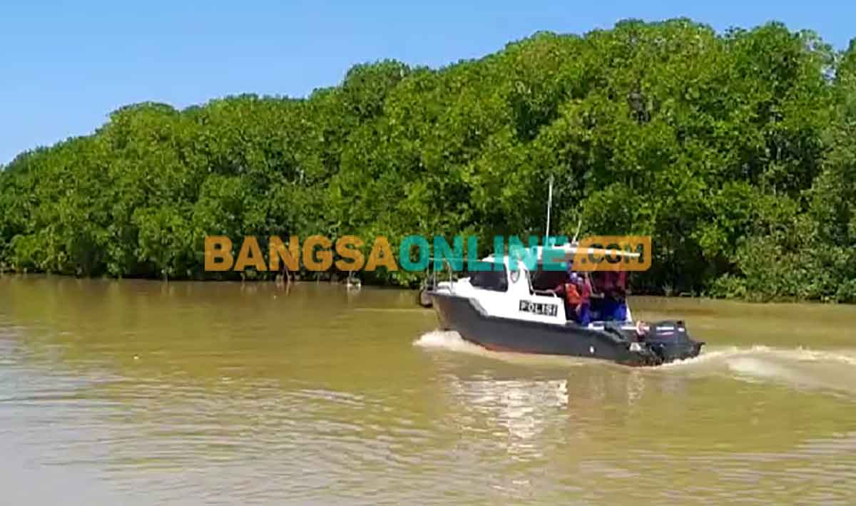 Tim gabungan dari Polairud Polres Sampang dan BPBD saat mencari keberadaan nelayan yang hilang. Foto: Polairud Polres Sampang/BANGSAONLINE
