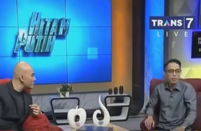 Ario Kiswinar Teguh saat diwawancarai Deddy Corbuzier. Foto: tabloidbintang.com
