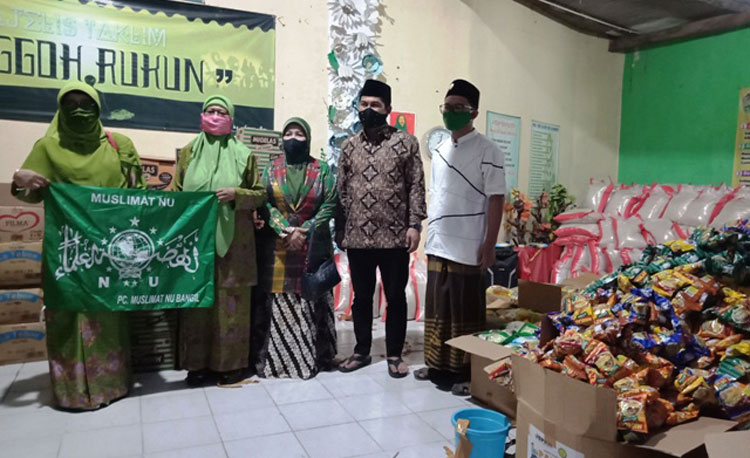 Anggota DPR RI Anisah Syakur Bagikan Paket Sembako dan Masker Gratis
