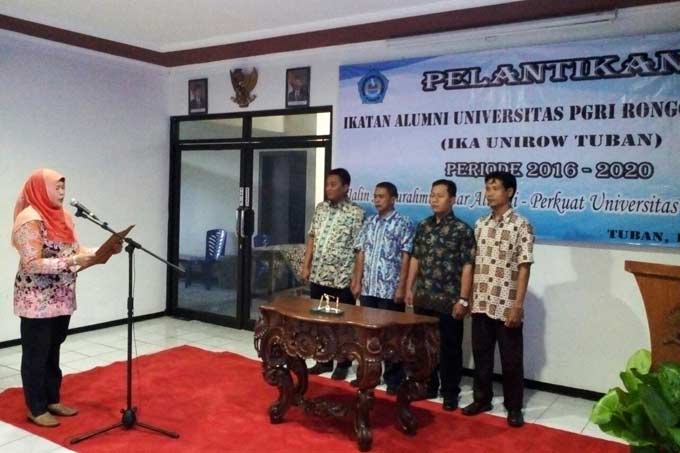 Suasana pelantikan pengurus IKA Unirow