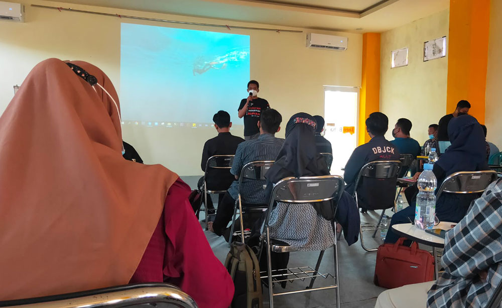 Para kader PKS Kabupaten Kediri saat mengikuti pelatihan pemasaran digital dari Genpro. Foto: ist.