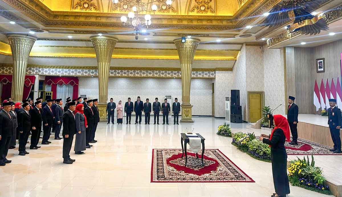 Pemkab Jember saat merotasi 5 pejabat eselon II.