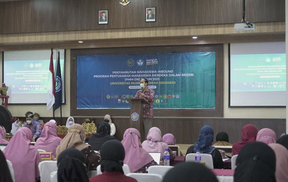 Suasana saat penyambutan puluhan mahasiswa di Universitas Muhammadiyah Sidoarjo.