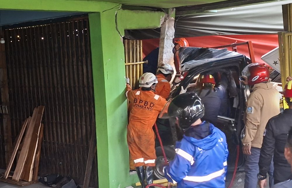 Proses evakuasi pikap