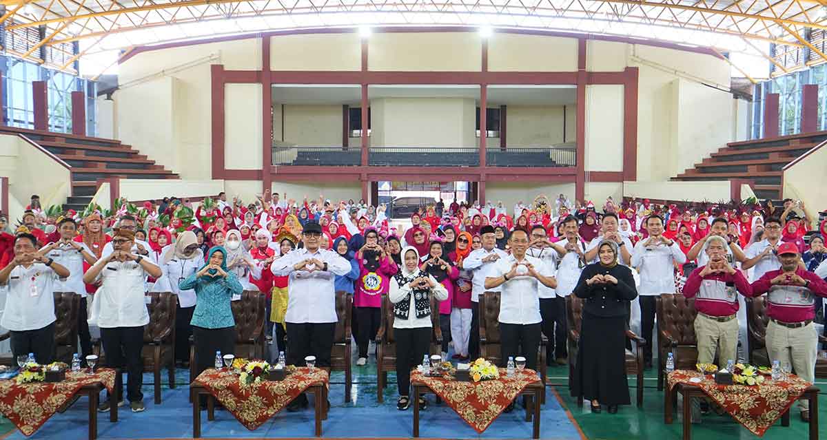 Gebyar Lansia 2025 dalam rangka memeriahkan HUT ke-80 RI di GOR Seni Majapahit, Kota Mojokerto.