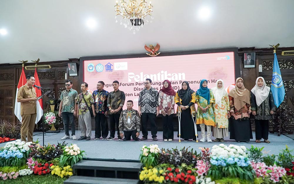 Bupati Lamongan Yuhronur Efendi saat melantik Forum Perlindungan dan Pemenuhan Hak Disabilitas (FP2HD).