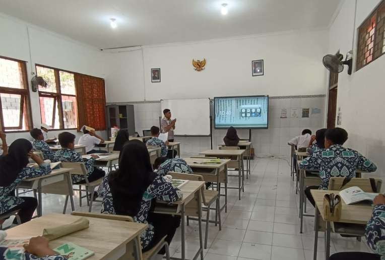 Kegiatan Belajar Mengajar di SRMP 29 Pamekasan
