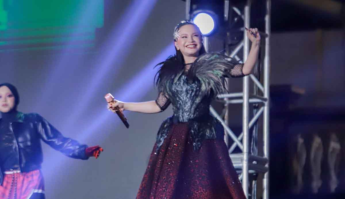 Rossa saat memeriahkan JFC atau Jember Fashion Carnival tahun ini.