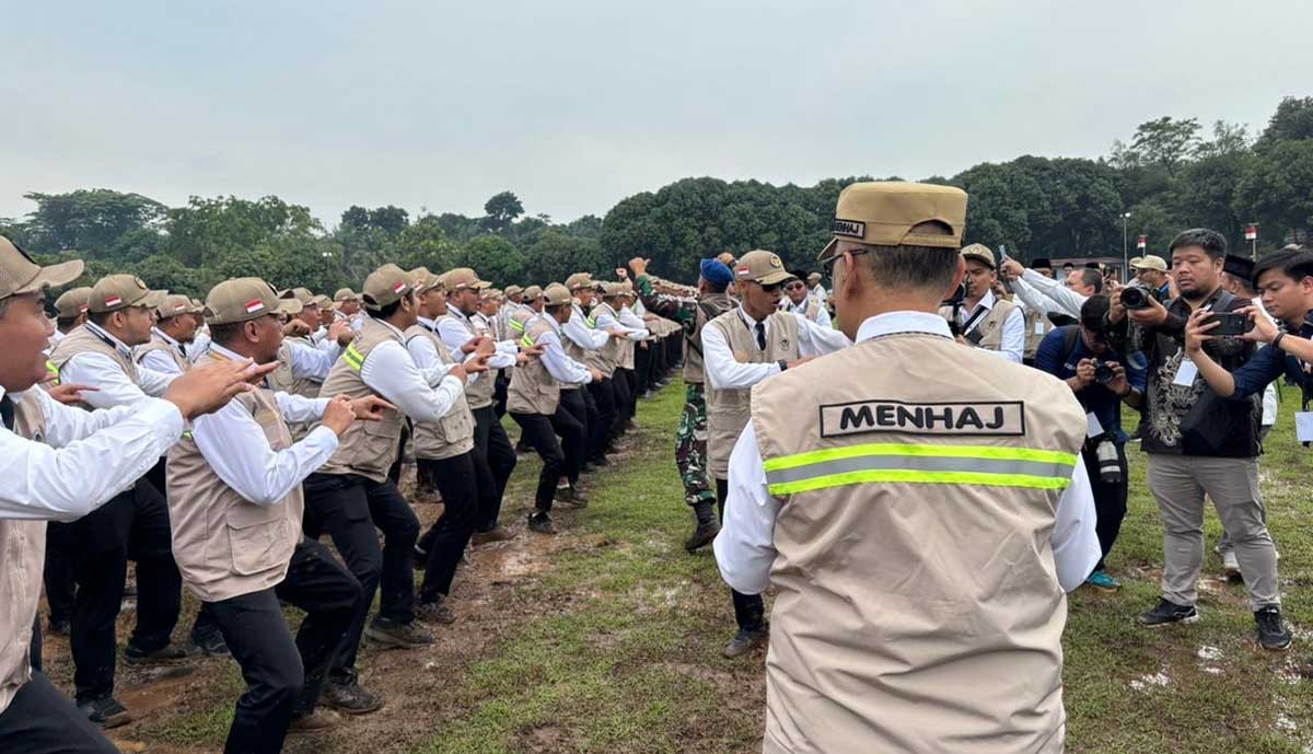 Menteri Haji dan Umrah, Mochamad Irfan Yusuf, saat meninjau pelaksanaan Diklat PPIH 2026.