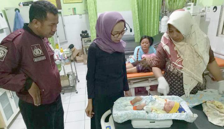 RSUD Sidoarjo beri perawatan intensif pada sang bayi.