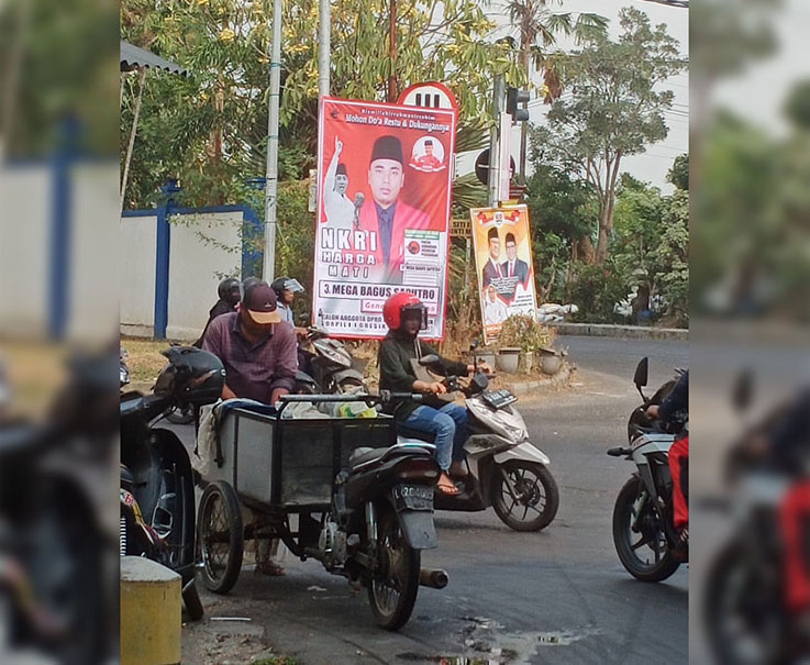 Baliho Mega Bagus Saputra terpampang di perlimaan Jalan Tridharma, Kecamatan Gresik. 