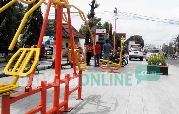 Pemkot Mojokerto Uji Coba 4 Alat Fitnes Hasil CSR, Ingin Warganya Kekar Bak Ade Rai