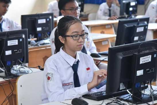 Salah seorang siswa SMP mengikuti UNBK.