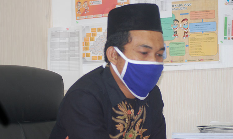 Ahmad Rokhani, S.Pi., Ketua Bawaslu Kabupaten Trenggalek. (foto: HERMAN/ BANGSAONLINE)