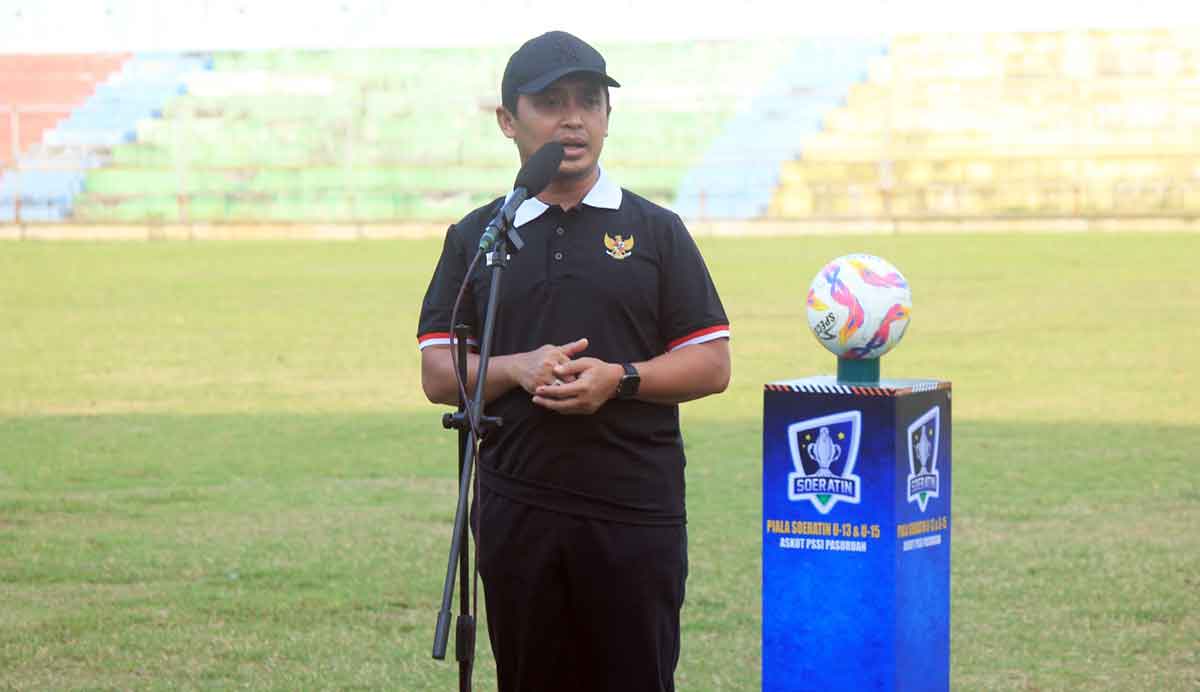 Wali Kota Pasuruan saat memberi sambutan di pembukaan Piala Soeratin Regional.