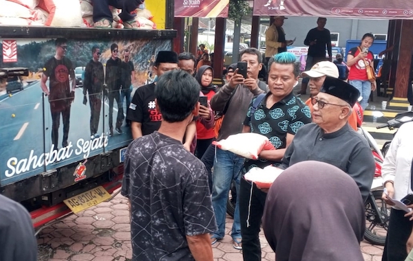 Salurkan Bantuan Warga Terdampak Puting Beliung di Blitar, Beky: Dari Dulu Saya Begini