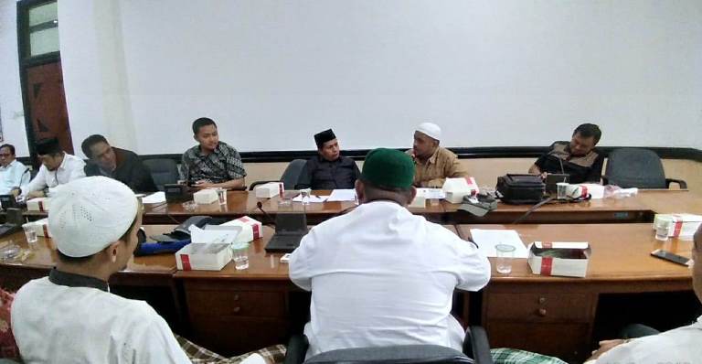 Rapat pengurus ponpes yang digelar dengan Komisi III DPRD Kabupaten Pasuruan.