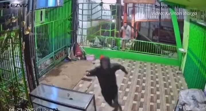 Tangkap layar CCTV kejadian