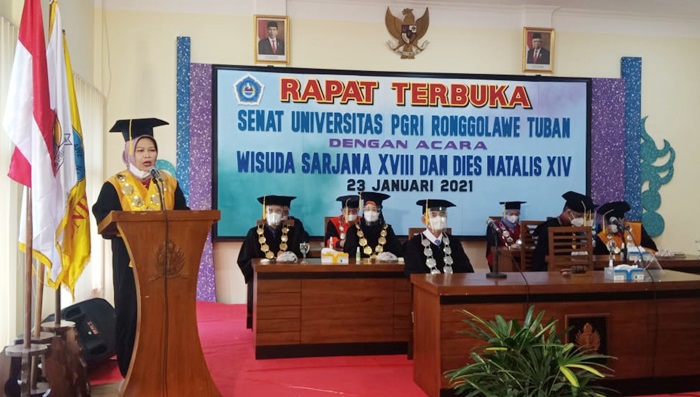 Rektor Unirow Tuban Prof. Dr. Supiana Dian Nurtjahyani, M.Kes. dalam sambutannya.