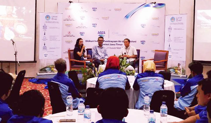 Suasana diskusi tentang pembiayaan air dan sanitasi Provinsi Jawa Timur yang berlangsung di Surabaya, Kamis 21 November 2019.