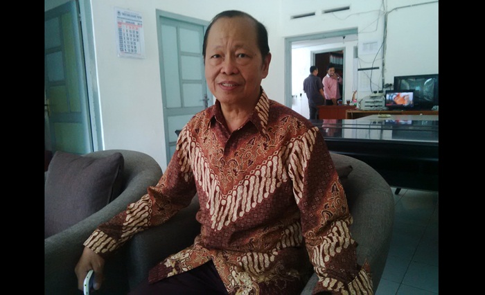 Berty Stevanus, Ketua Panwaslu Pacitan- Belum bisa pastikan ada atau tidaknya pemilih yang dompleng KK. (Yuniardi S/BANGSAONLINE).
