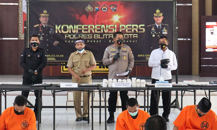 Sebanyak 11 tersangka dari 10 kasus peredaran narkoba diamankan Satreskoba Polres Blitar Kota. (foto: ist)