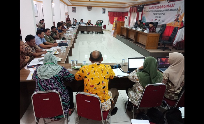 KPU Jatim menggelar rapat koordinasi dengan Tim Pemenangan Pasangan Calon di kantor KPU Jatim. Foto : DIDI R/BANGSAONLINE