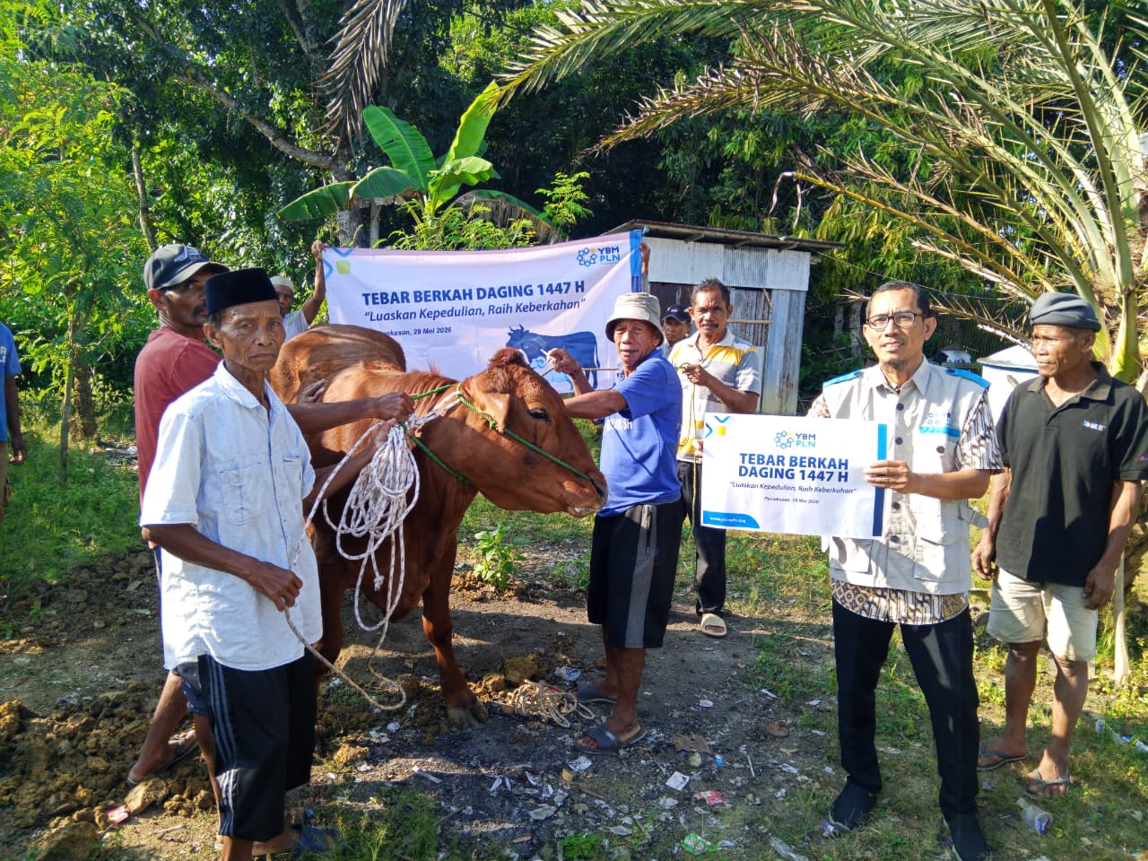 Penyaluran daging kurban yang dilakukan YBM PLN UP3 Madura