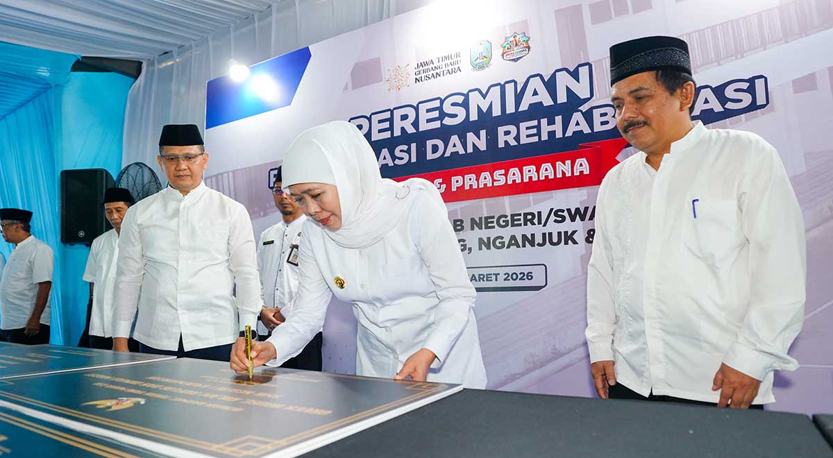 Gubernur Khofifah saat meresmikan redesain edOTEL SMKN 1 Jombang. 