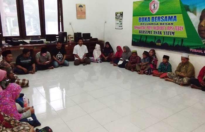 Suasana buka bersama yang digelar RPS bersama anak yatim.