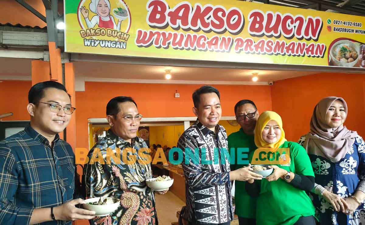 Gus Fawait saat hadir dalam peresmian kedai Bakso Bucin Wiyungan. Foto: M. DIDI ROSADI/BANGSAONLINE