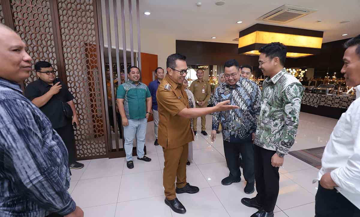 Wali Kota Batu saat menerima rombongan Komisi A DPRD Jatim.